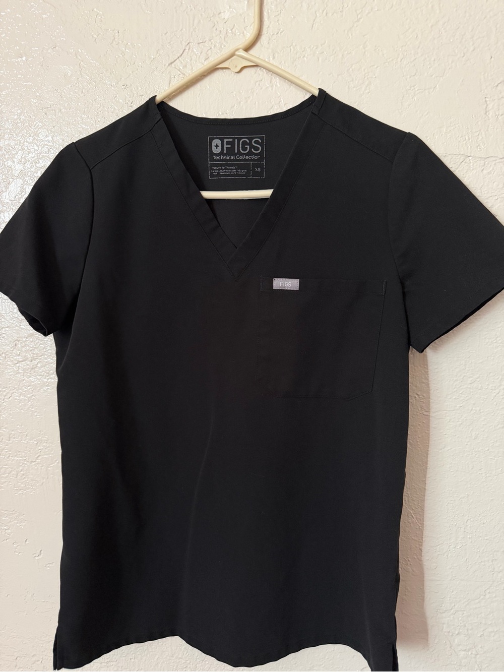 FIGS Women’s Black Scrub Set